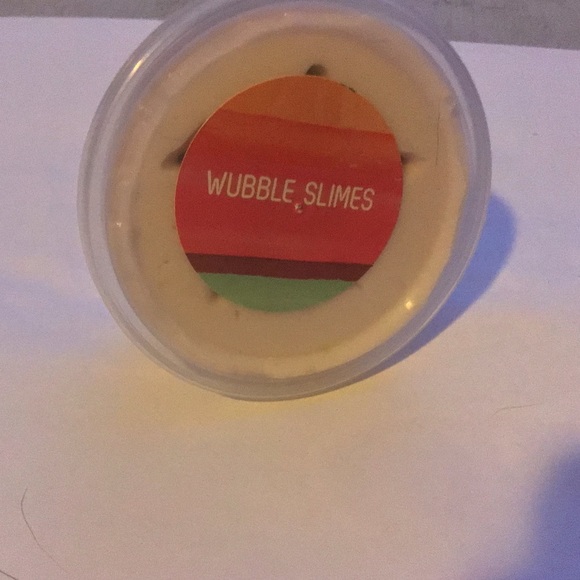 Glossy - Picture 3 of 3